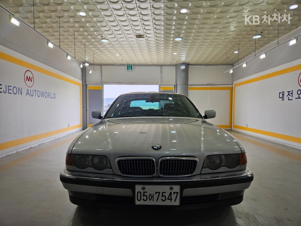 BMW 7-Series 735iL